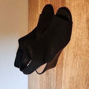 New Impo Black Stretch Fabric Wedge Sandals 7.5M